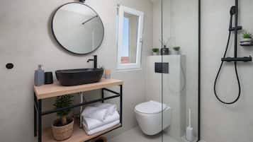 Apartment, 1 Bedroom, Smoking, Balcony | Bathroom