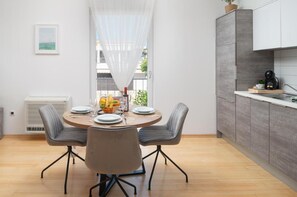 Appartement, 1 slaapkamer, roken, balkon | Dineerruimte