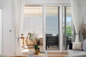 Apartment, 1 Bedroom, Smoking, Balcony | Living area