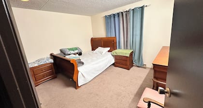 Cozy Family-Friendly 1BR Apartment /Downtown Free Parking,Wi-Fi, Balcony,Laundry