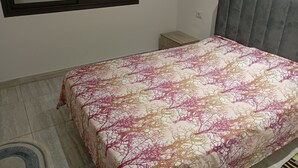 Premium bedding, iron/ironing board, WiFi (free), individually decorated - VIP Tunisia  (Halq al Wadi)