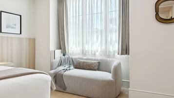 Ferros/tábuas de passar roupa, berço de viagem, Wi-Fi, roupa de cama