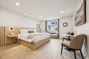 Iron/ironing board, travel cot, WiFi, bed sheets