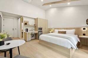 Iron/ironing board, travel crib, WiFi, bed sheets - Casa Riviera 14 - Boutique Suites (Santa Barbara)