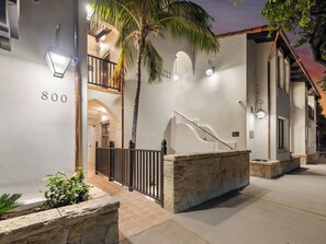 Exterior detail - Casa Riviera 14 - Boutique Suites (Santa Barbara)