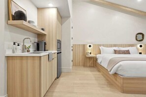 Iron/ironing board, travel cot, WiFi, bed sheets
