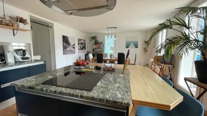 Micro-ondes, four, plaque de cuisson, lave-vaisselle