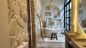 Elite Villa, 3 Bedrooms, Lanai, Pool View | Bathroom | Separate bathtub and shower, towels, soap, shampoo
