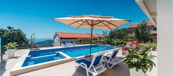 Charming 3-bedroom house and a swimming pool whit jacuzzi