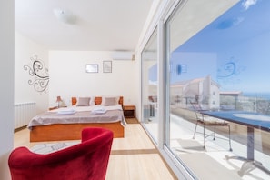 3 chambres, fer et planche à repasser, Wi-Fi, draps fournis