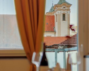 Apartament Deluxe, balcó, vistes al jardí | Menjador