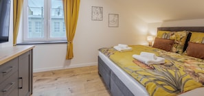 Apartamento Deluxe, balcón, vistas al jardín | Sábanas de algodón egipcio y ropa de cama de alta calidad