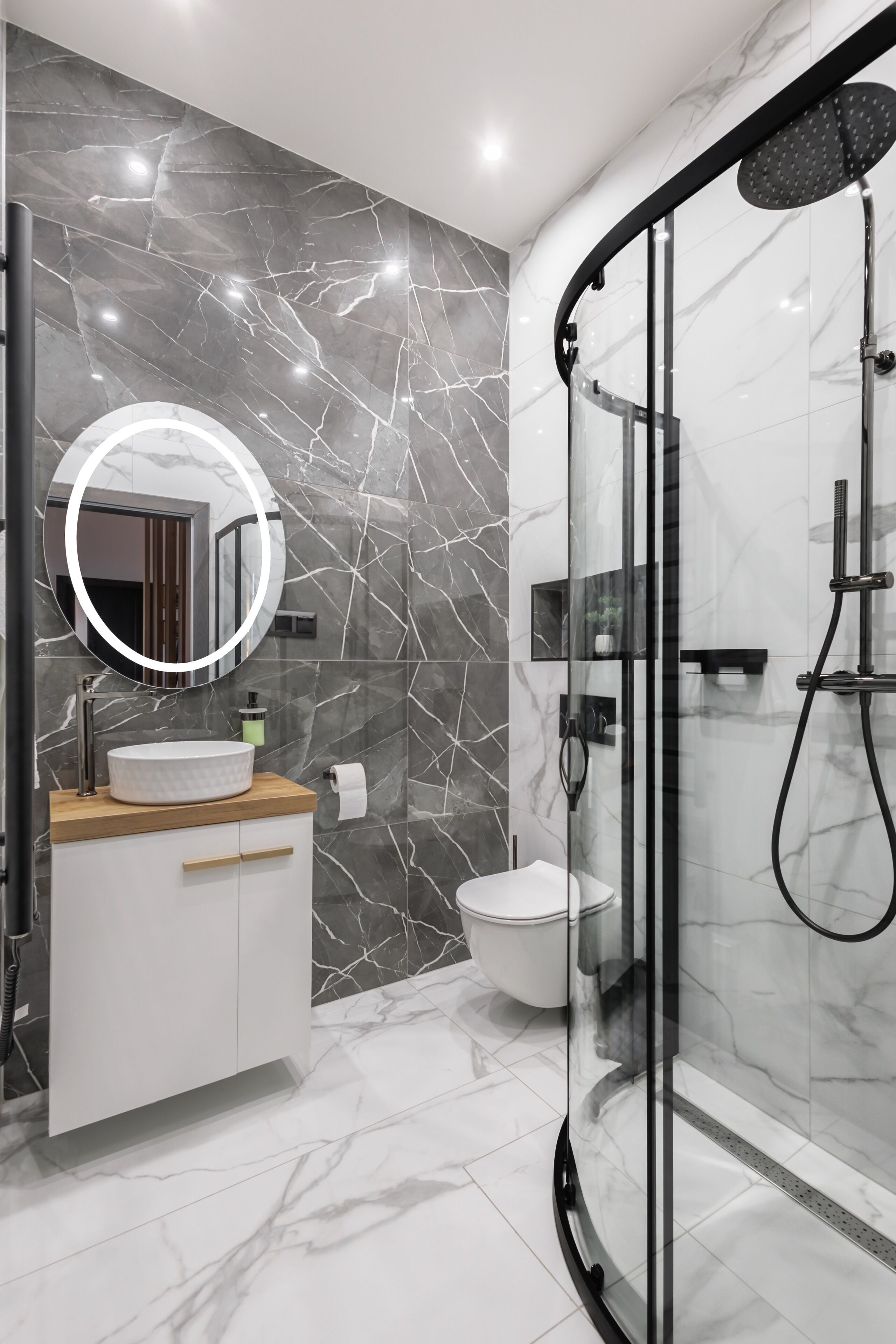 Deluxe Apartment, Balcony, Garden View | Bathroom | Soap, shampoo, toilet paper
