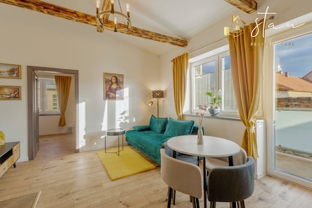 Televisión de pantalla plana, piso con calefacción