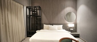 Starlight Oasis Resort Spacious 7-bedroom with WiFi, AC in brilliant Nashik