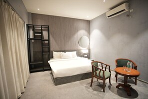 7 bedrooms, iron/ironing board, WiFi, bed sheets