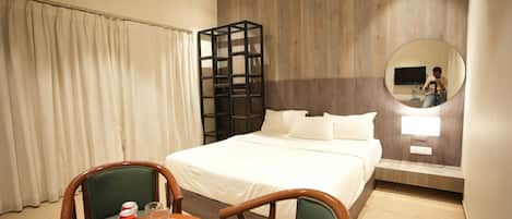 7 quartos, ferros/tábuas de passar roupa, Wi-Fi, roupa de cama