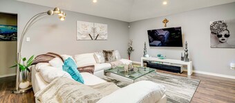 6 Mi to White Rock Lake: Dallas Home w/ Patio