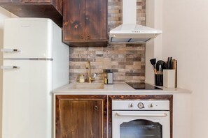 Microwave, oven, stovetop, dishwasher - Charming 2-bedroom apartment with WiFi, AC in lovely Thessaloniki (Thessaloniki)