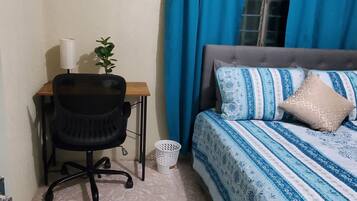 3 bedrooms, desk, iron/ironing board, free WiFi