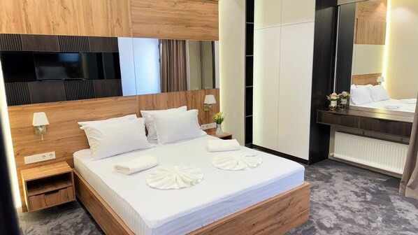 4 bedrooms, iron/ironing board, WiFi