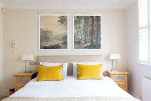 2 habitaciones, tabla de planchar con plancha y cuna de viaje 