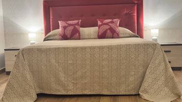 1 habitación, tabla de planchar con plancha, wifi y ropa de cama