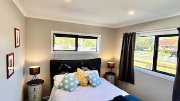 2 bedrooms, iron/ironing board, free WiFi, bed sheets