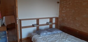 3 chambres, fer et planche à repasser