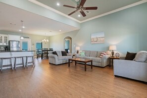 Una Smart TV, un reproductor de DVD