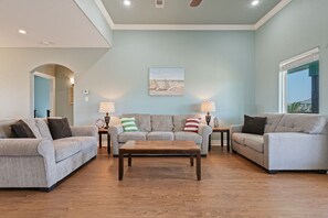 Una Smart TV, un reproductor de DVD