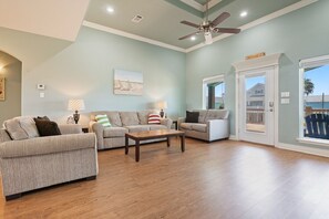 Una Smart TV, un reproductor de DVD