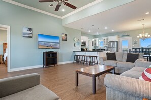 Smart TV, DVD player - Pelican Post - Beachside home with easy beach access (Crystal Beach)