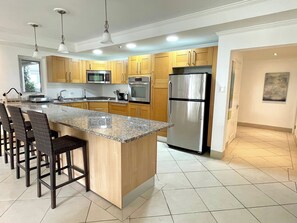 Mikrowelle, Ofen, Herdplatte, Geschirrspüler