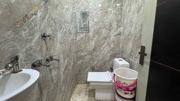 Comfort-Doppelzimmer, Stadtblick | Badezimmer