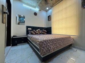 Comfort Double Room, City View | Free WiFi - The Kwality Residency (Mathura)