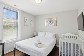 3 chambres, fer et planche à repasser, Wi-Fi, draps fournis
