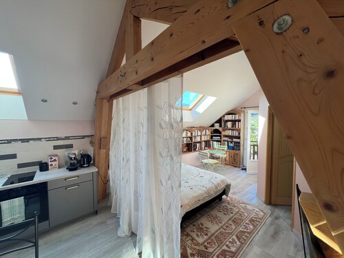 Superbly equipped, self-contained apartment in a quiet location close to the town center.