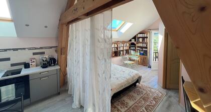 Superbly equipped, self-contained apartment in a quiet location close to the town center.