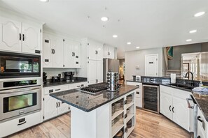 Casa, 5 quartos | Cozinha privada | Geladeira, fogão, cafeteira/chaleira