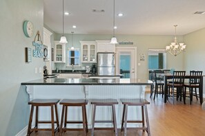 House, 3 Bedrooms | Private kitchen | Fridge, oven, coffee/tea maker, toaster