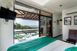 Comfort Double Room, 1 King Bed, Ocean View | In-room safe, blackout curtains, iron/ironing board, free WiFi - Cabane Container Hotel - Adults Only (Puerto Escondido)