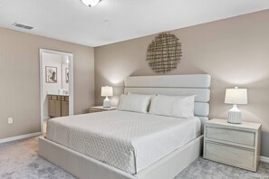 5 chambres, fer et planche à repasser, lit de bébé portatif, Wi-Fi