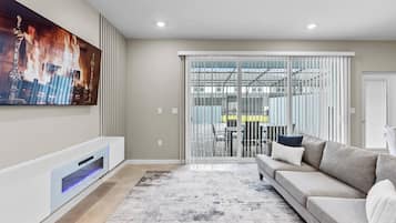 TV, lareira, videogames