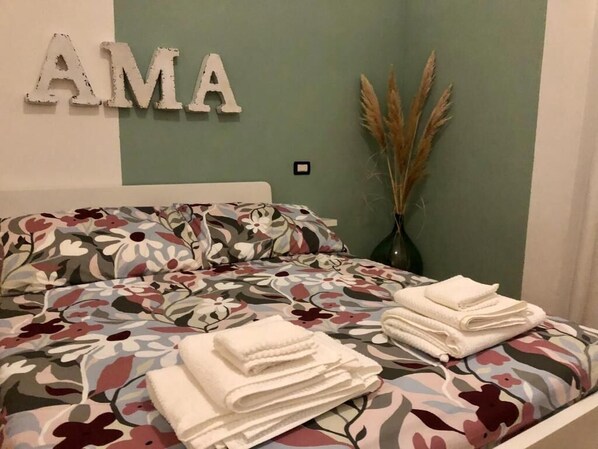 1 غرفة نوم ومكواة/لوح كي وواي فاي وملاءات أسرّة