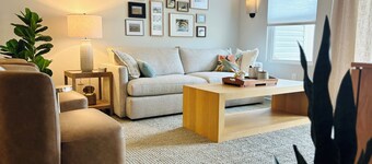 Pet friendly! King bed, smart TVs, mins to beaches from this brand new townhome