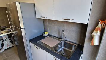 Refrigerador, microondas, parrilla de estufa y lavavajillas