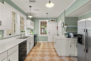 Fridge, microwave, oven, stovetop - 6 Bedrooms, East Beach, Pool! (St. Simons Island)
