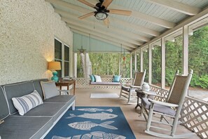 Terrace/patio - 6 Bedrooms, East Beach, Pool! (St. Simons Island)