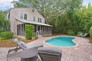Pool - 6 Bedrooms, East Beach, Pool! (St. Simons Island)